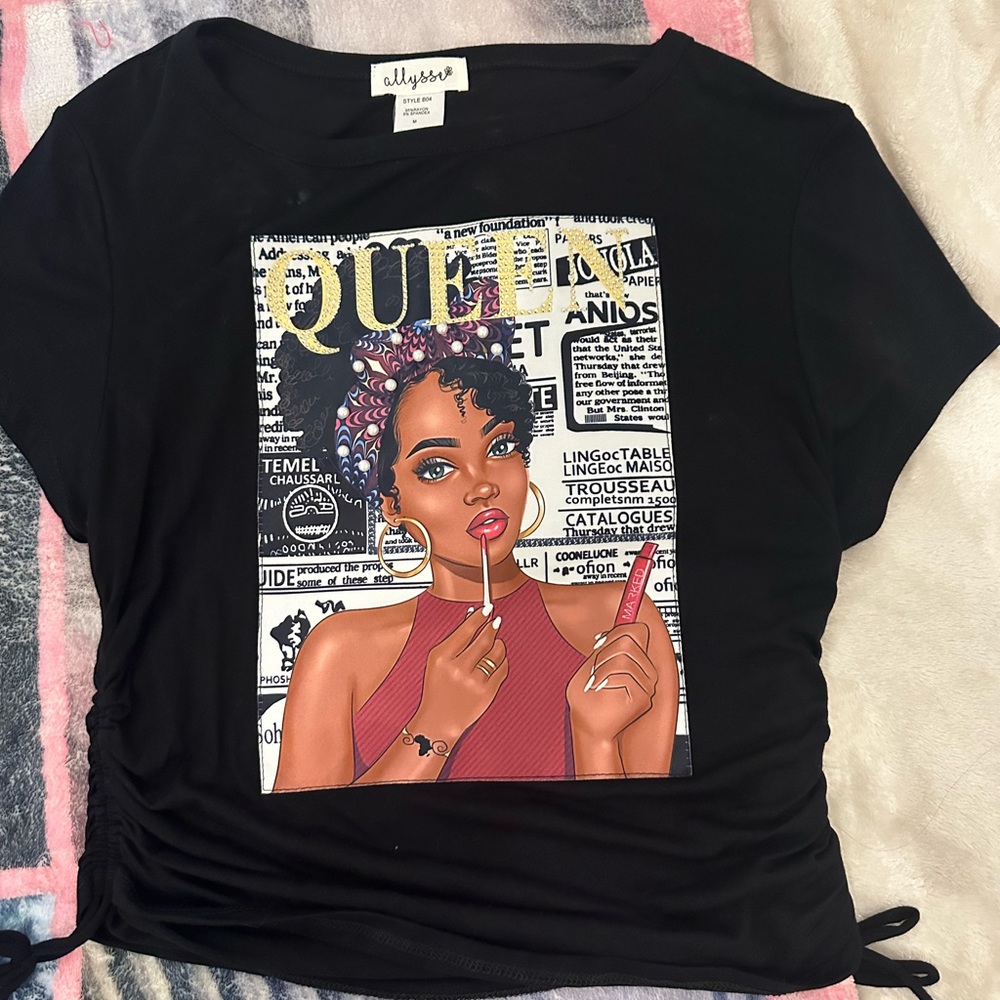 Juniors T-shirt.